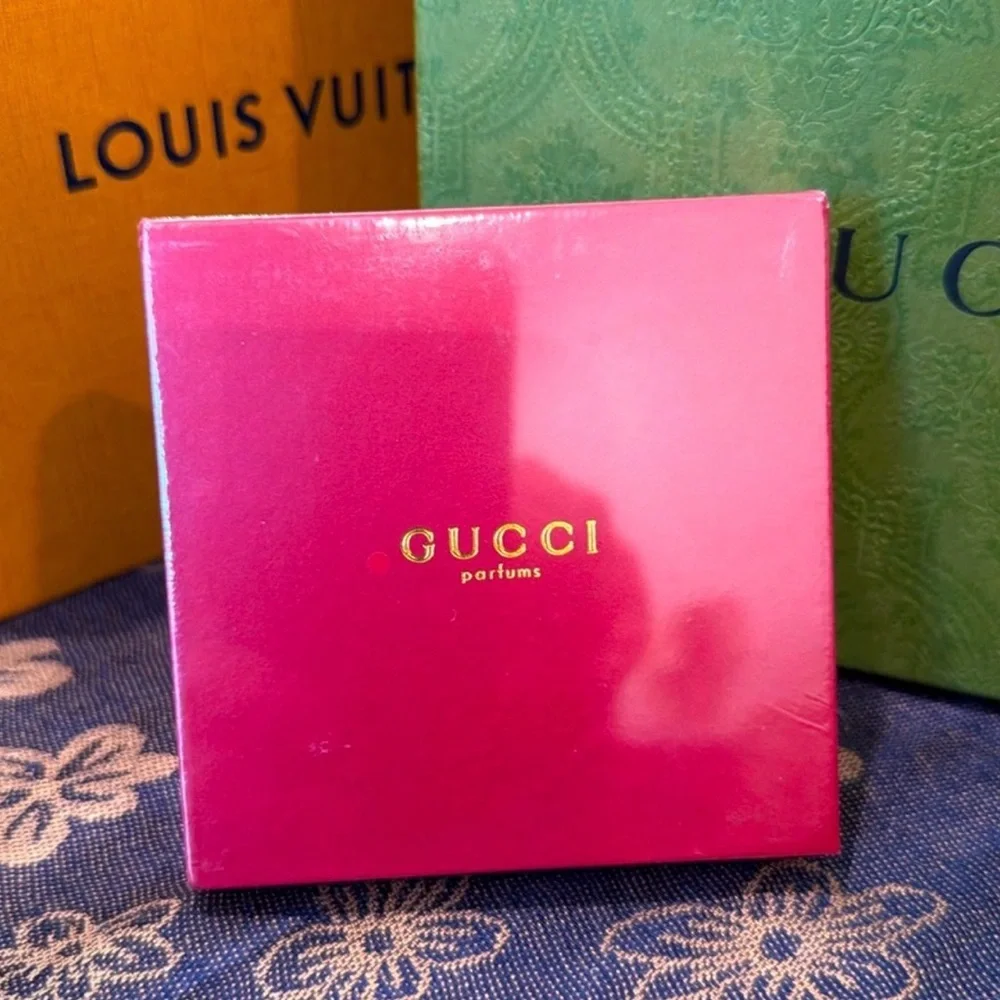 Gucci Compact Mirror - Picture 1 of 4